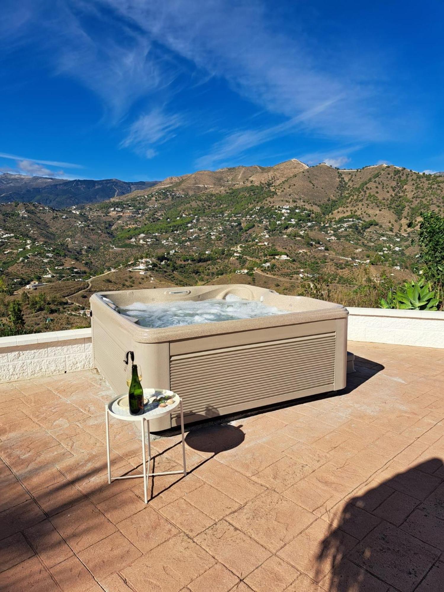 Villa Luxury - Breathtaking Views - Hot Tub - 15' To Cómpeta